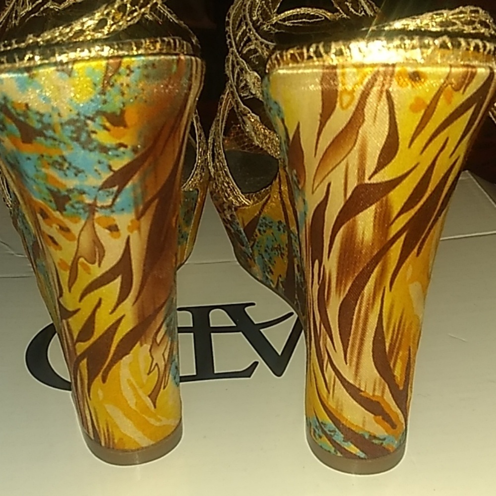 Shoes - Picture 5 of 5